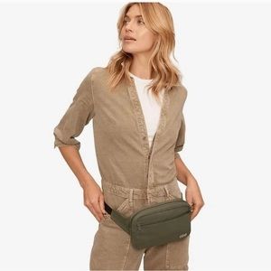 NWOT Obe belt bag OS